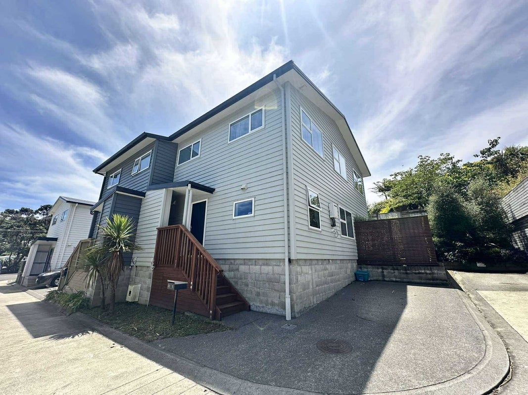 8/20 Glanmire Road, Newlands, Wellington - Carousel 1