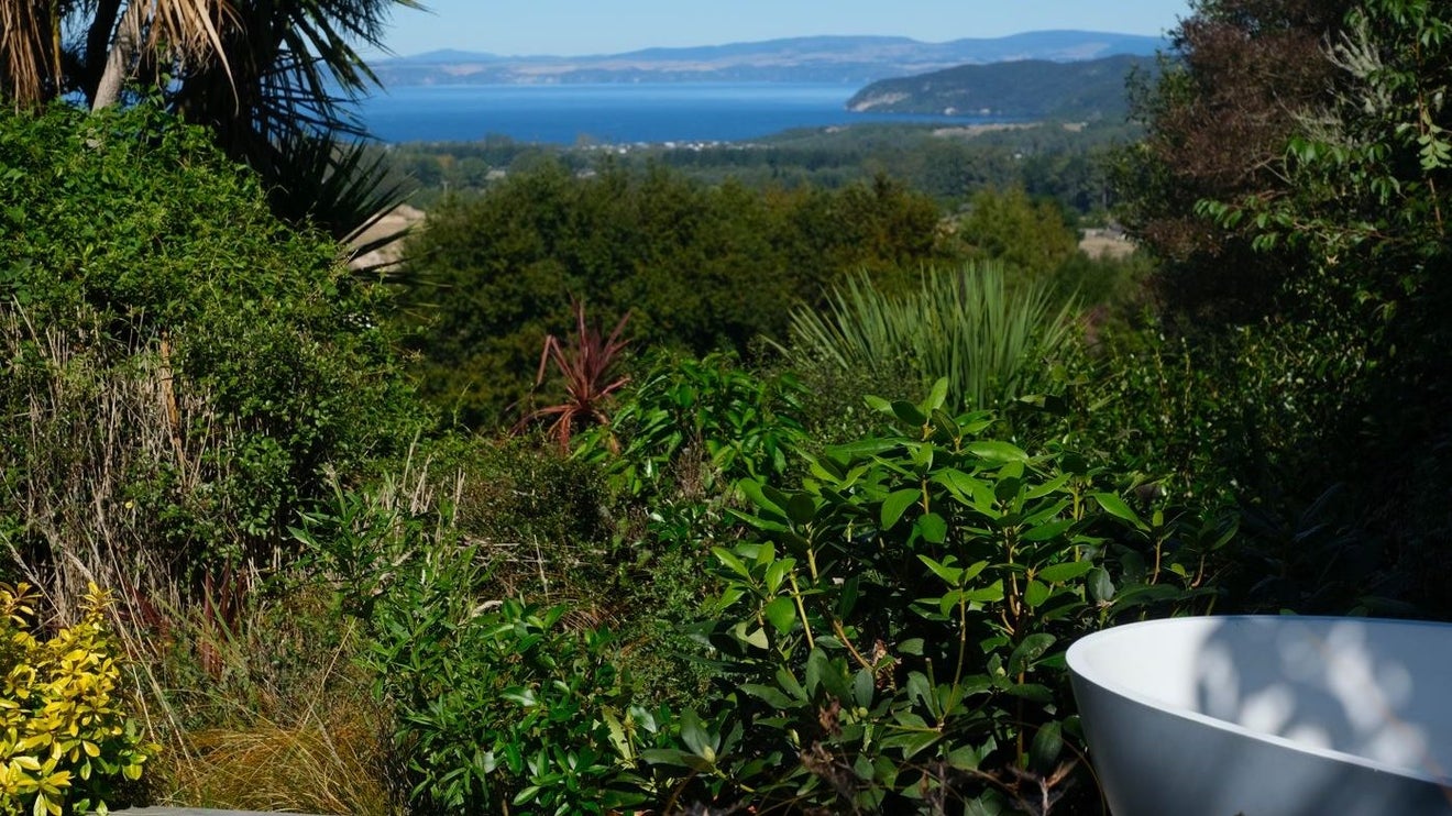 12 Hepina Heights, Kinloch, Taupo - Carousel 1