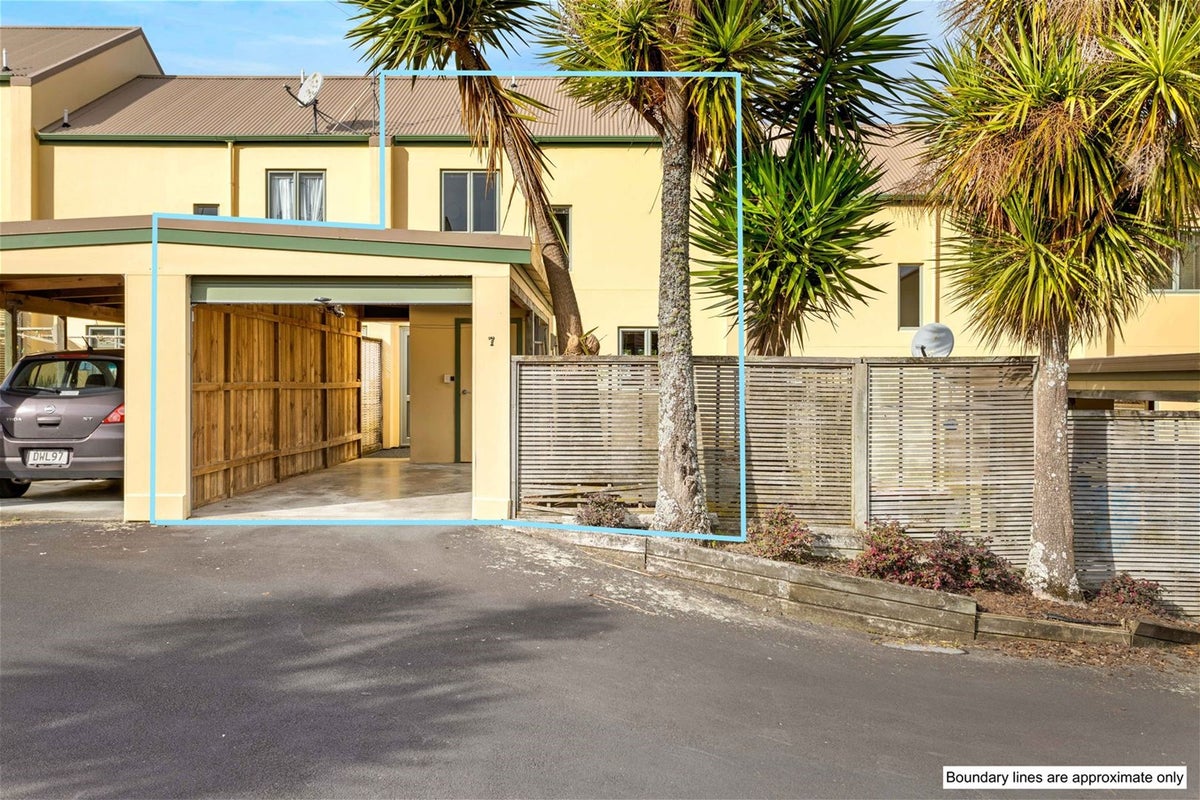 7 Mt Lebanon Lane, Henderson, Auckland - Carousel 1