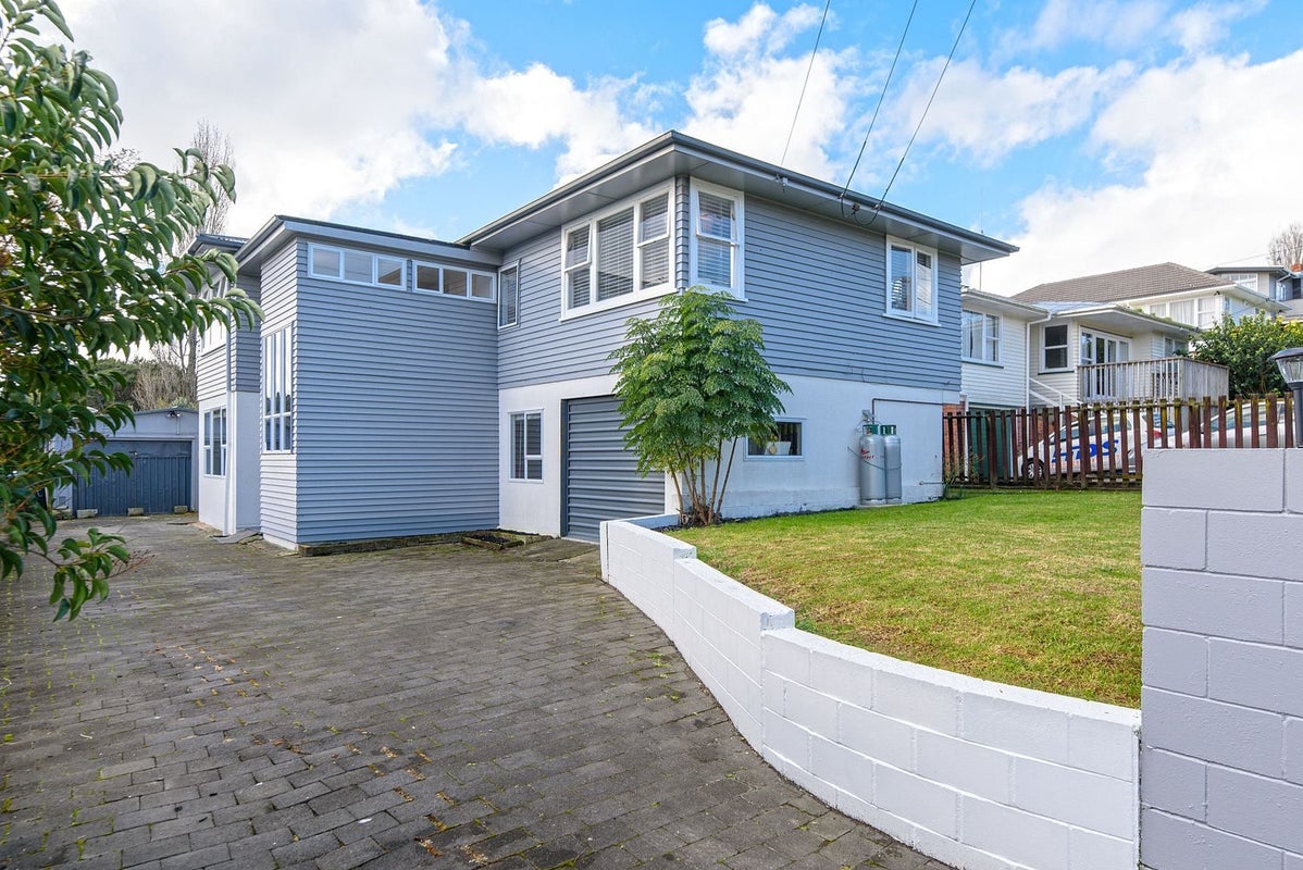 6 Peter Buck Road, New Windsor, Auckland - Carousel 1