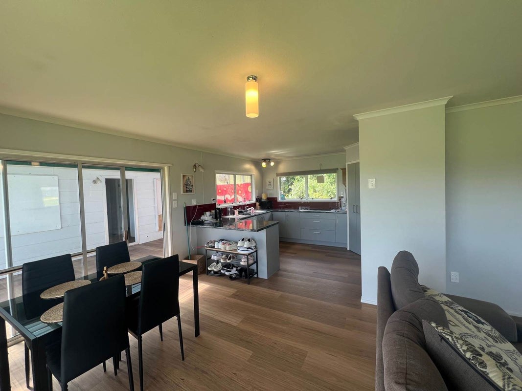 12 Beach Road, Waiuku - Carousel 2