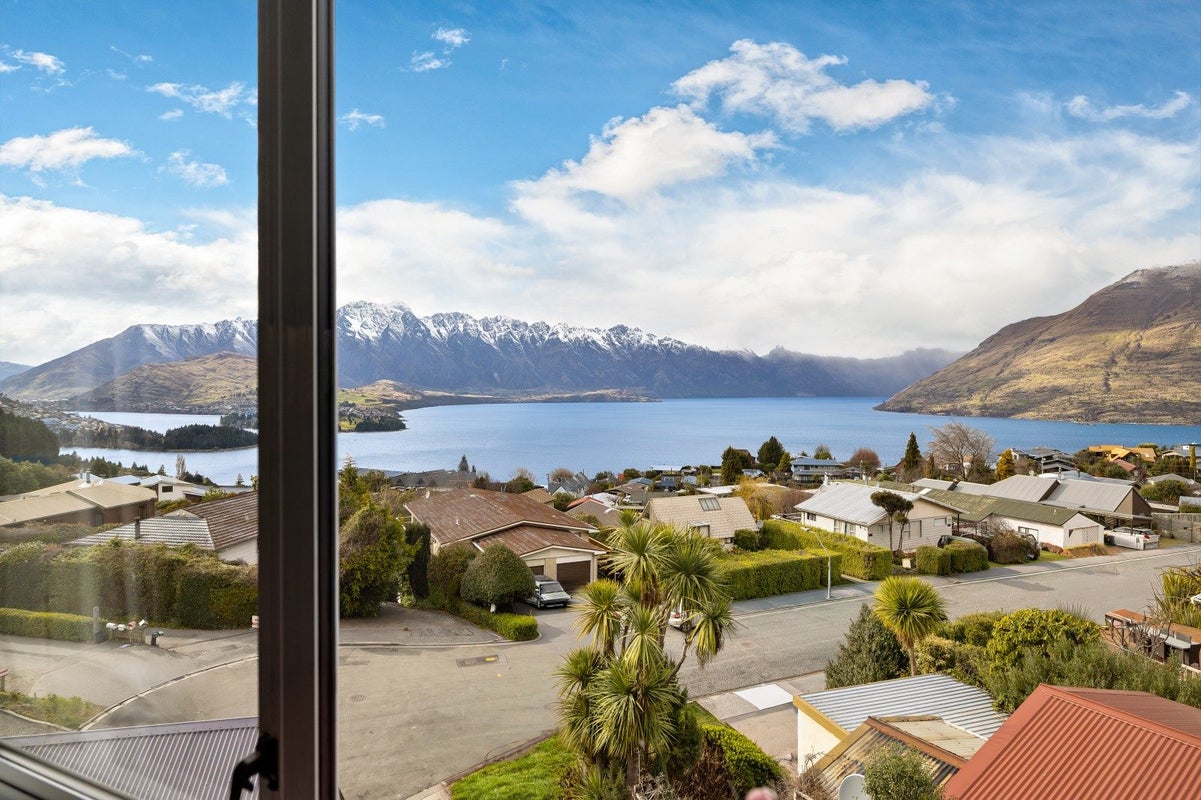 32 Avalon Crescent, Fernhill, Queenstown-Lakes, Otago - Carousel 2