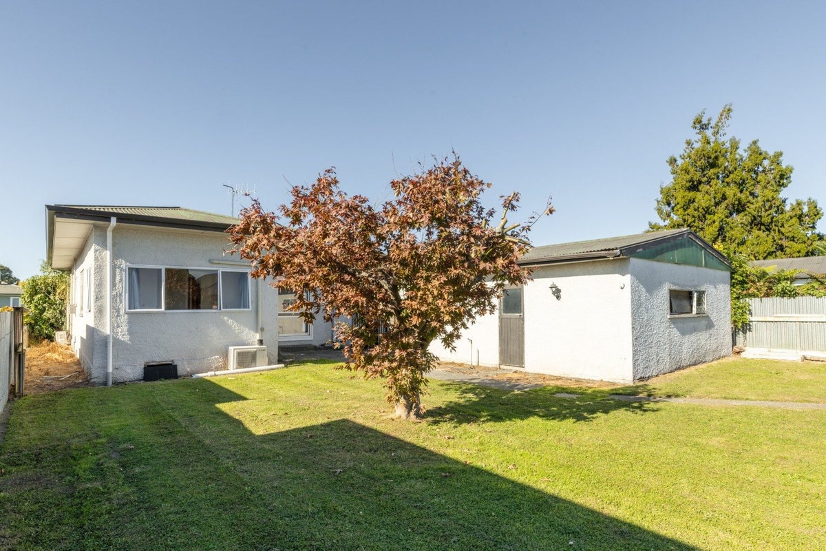 605 Grove Road, Mayfair, Hastings - Carousel 13