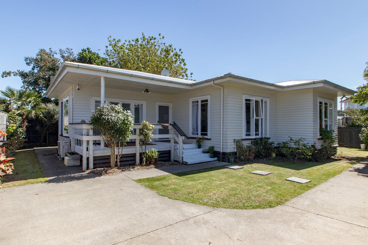 70 Geddis Avenue, Maraenui, Napier - Carousel 1