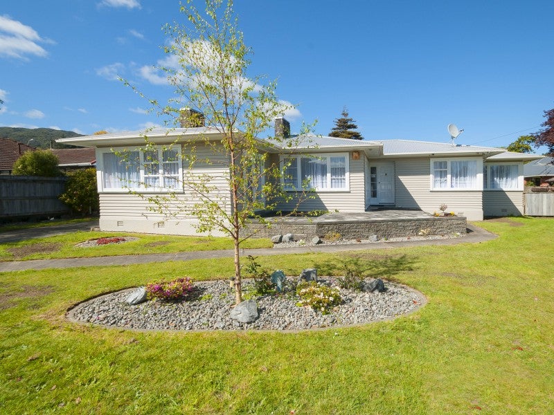 2 Kapuranga Grove, Stokes Valley, Lower Hutt - Carousel 1