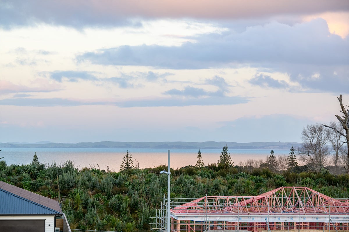 8 Hanikura ST, Long Bay, Auckland - Carousel 2