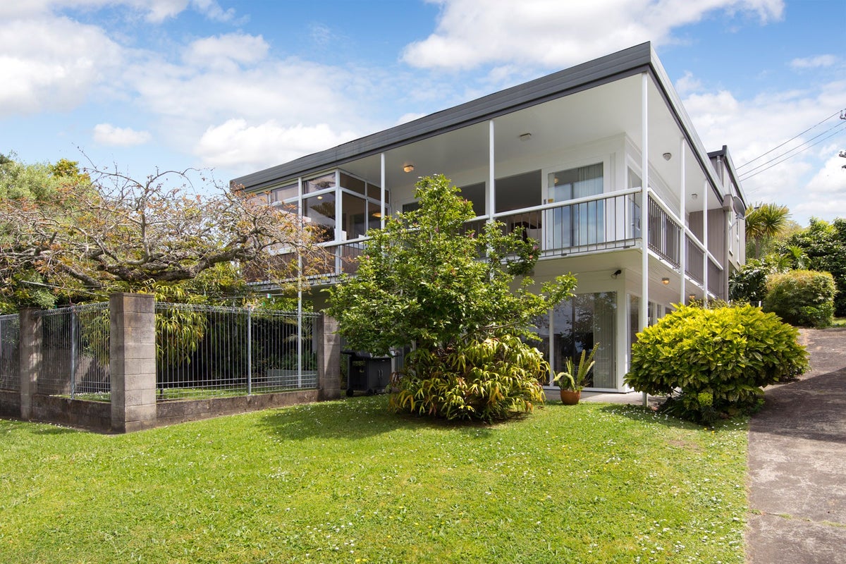 1618 Dominion Extension, MOUNT ROSKILL, AUCKLAND - Carousel 1