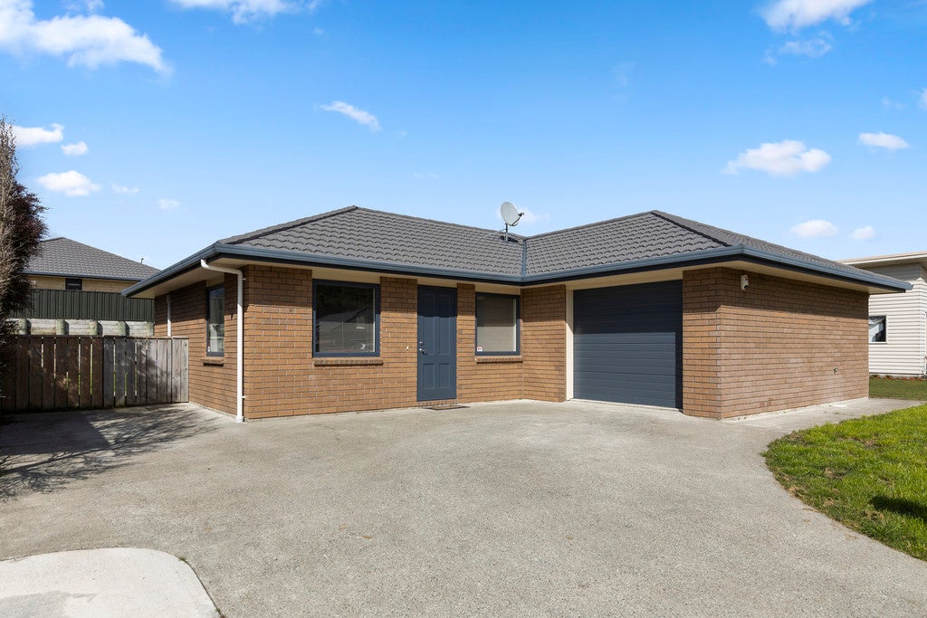 7 Sunstone Crescent, Brown Owl, Upper Hutt - Carousel 1