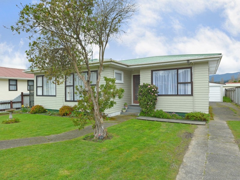 10 Parkway, Wainuiomata, Lower Hutt - Carousel 1