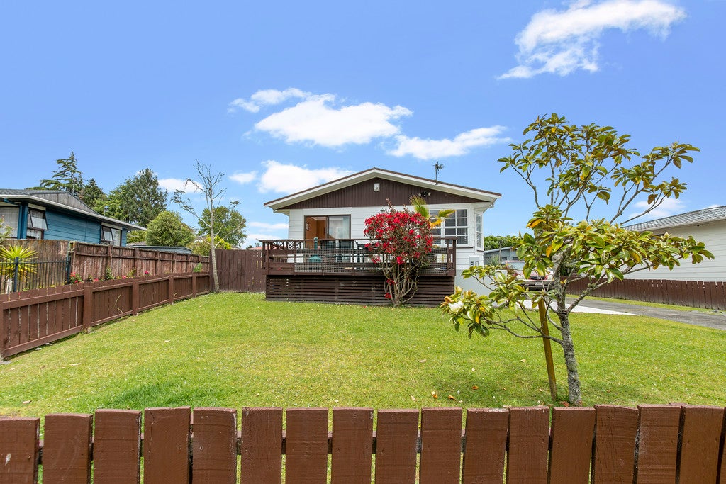 25 Larissa Avenue, Henderson, Auckland - Carousel 1