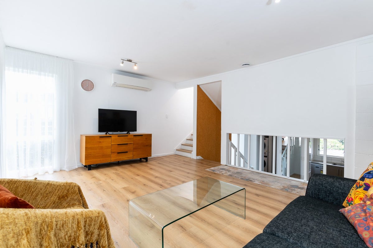 99A Churton Drive, Churton Park, Wellington - Carousel 1