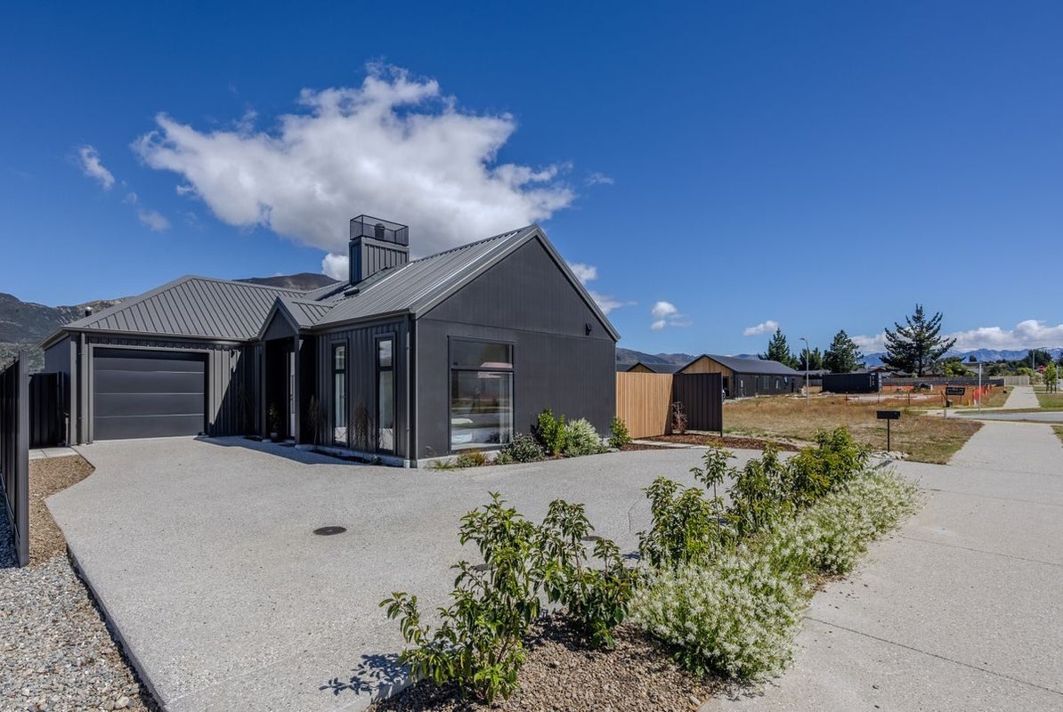 8 Longview Drive, LAKE HAWEA - Carousel 1