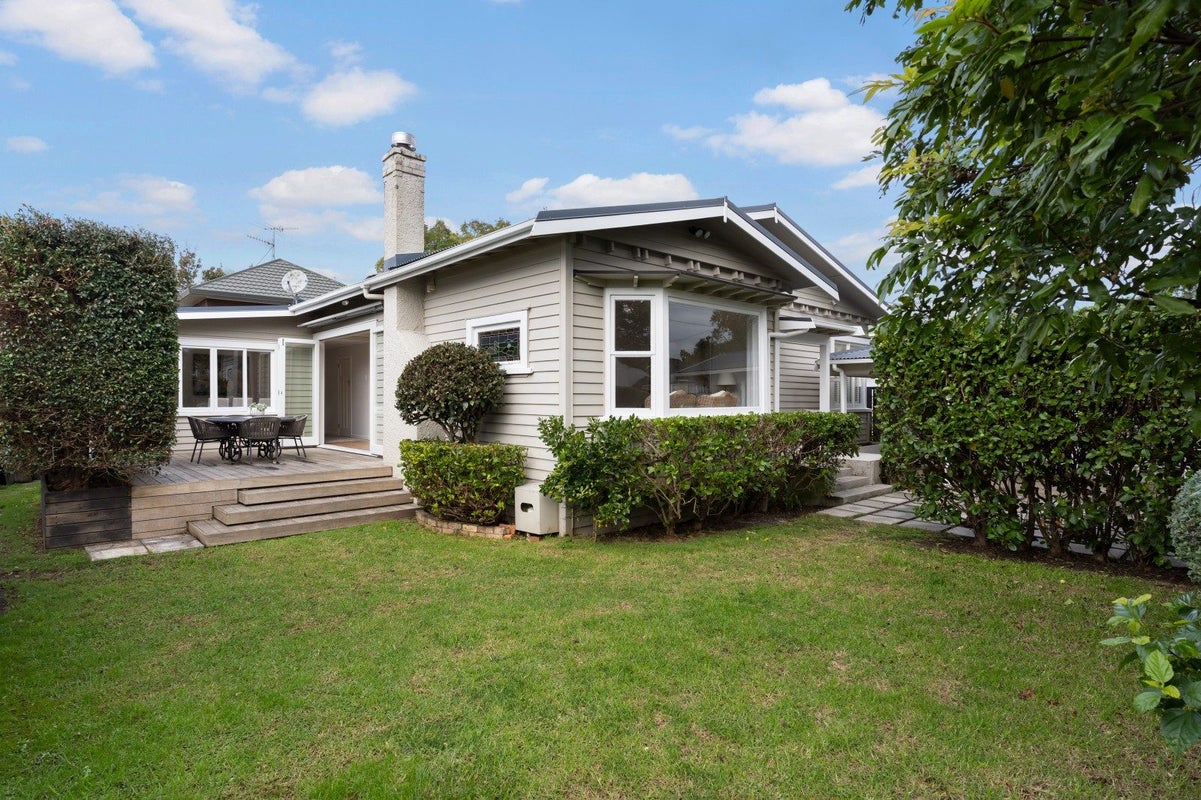 7 Irirangi Road, Greenlane, Auckland - Carousel 1