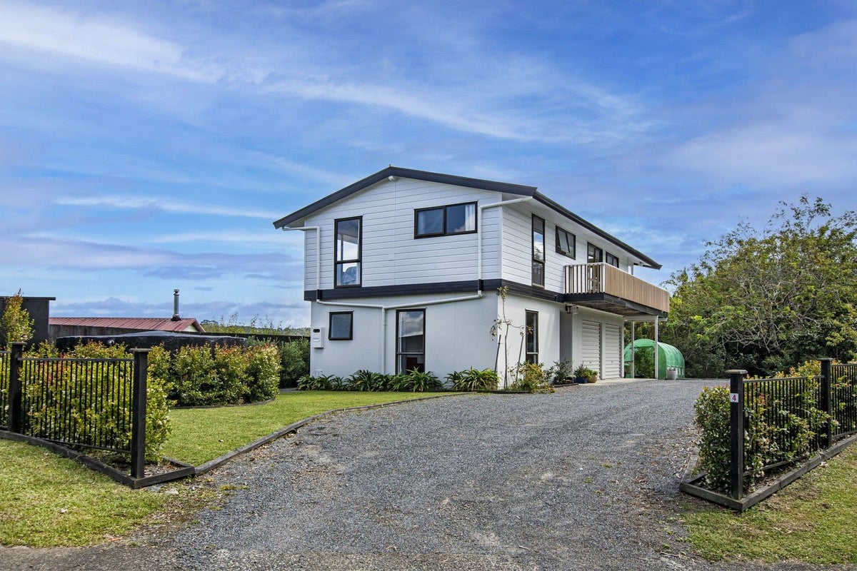 4 Skelton Crescent, Paparoa - Carousel 1