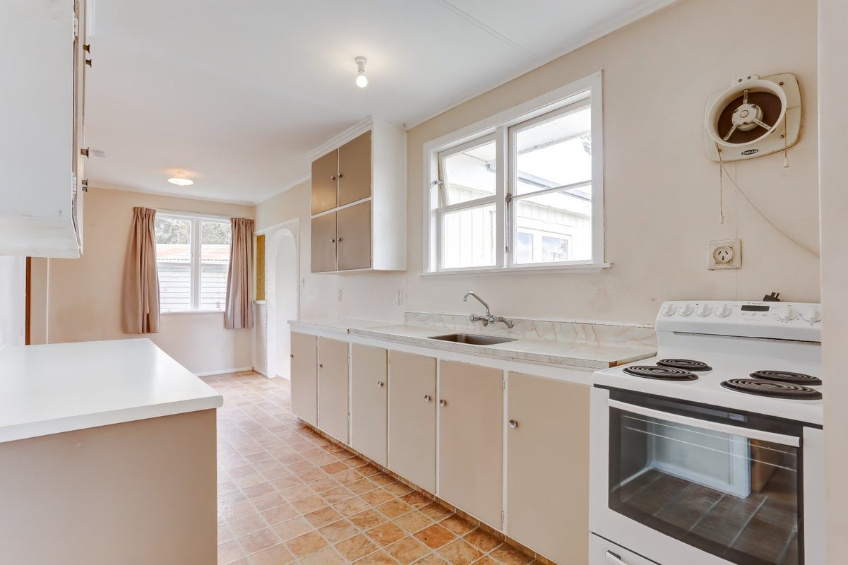 27A Manuka Street, Castlecliff, Whanganui - Carousel 2