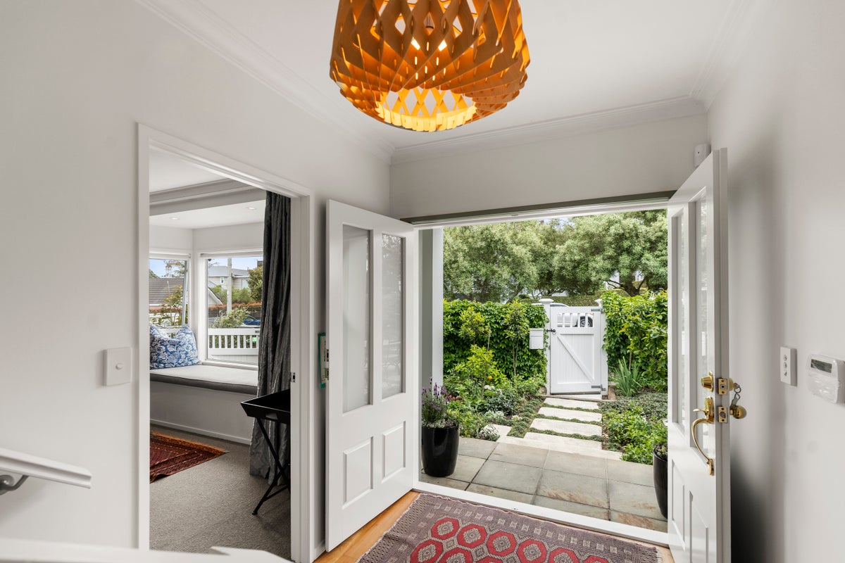 53 Bay Road, Glendowie, Auckland - Carousel 2