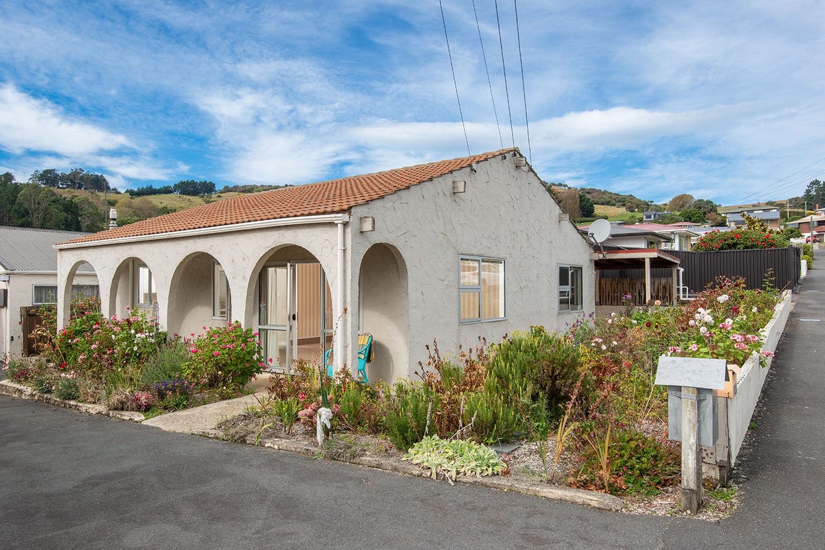 12A Elwyn Crescent, Green Island, Dunedin - Carousel 1