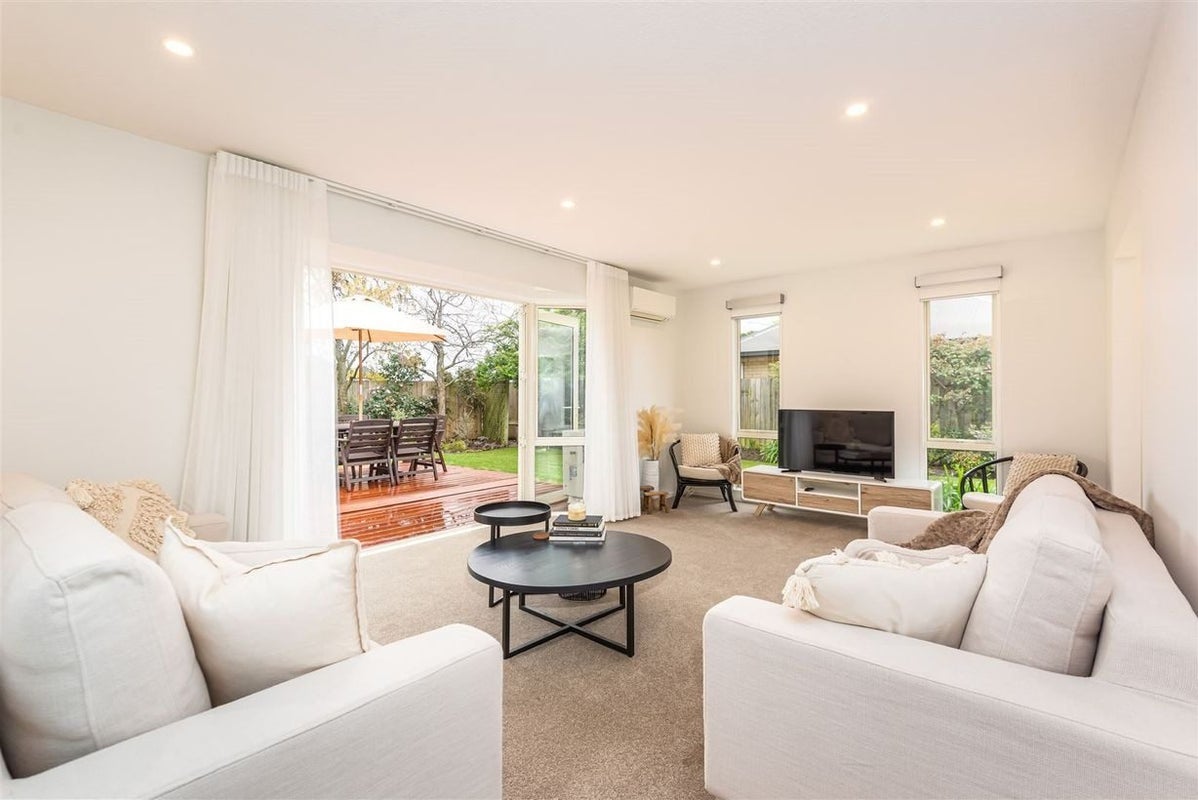 20 Wendy Place, Heathcote Valley, Christchurch - Carousel 2