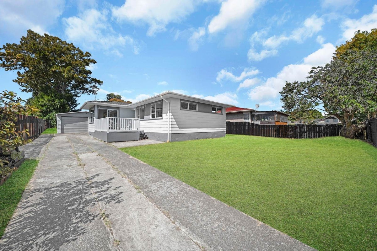 27 Sandrine Avenue, Clover Park, Auckland - Carousel 1
