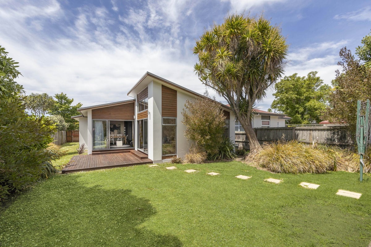 137 Caledonian Road, St Albans, Christchurch - Carousel 1
