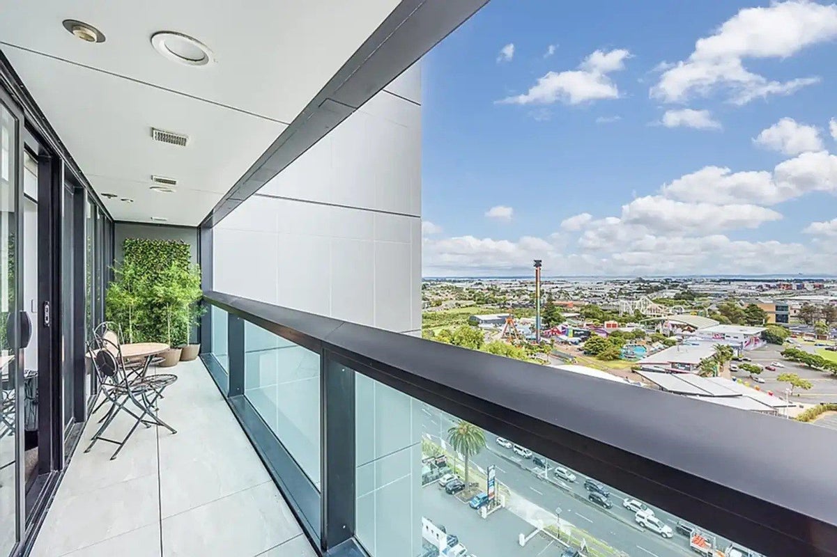 1211/8 Lakewood Court, Manukau, Auckland - Carousel 2