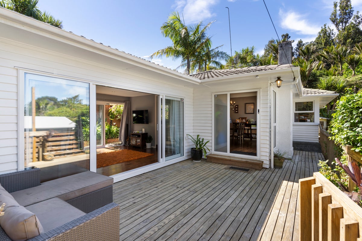40 Waima Crescent, Titirangi, Auckland - Carousel 2