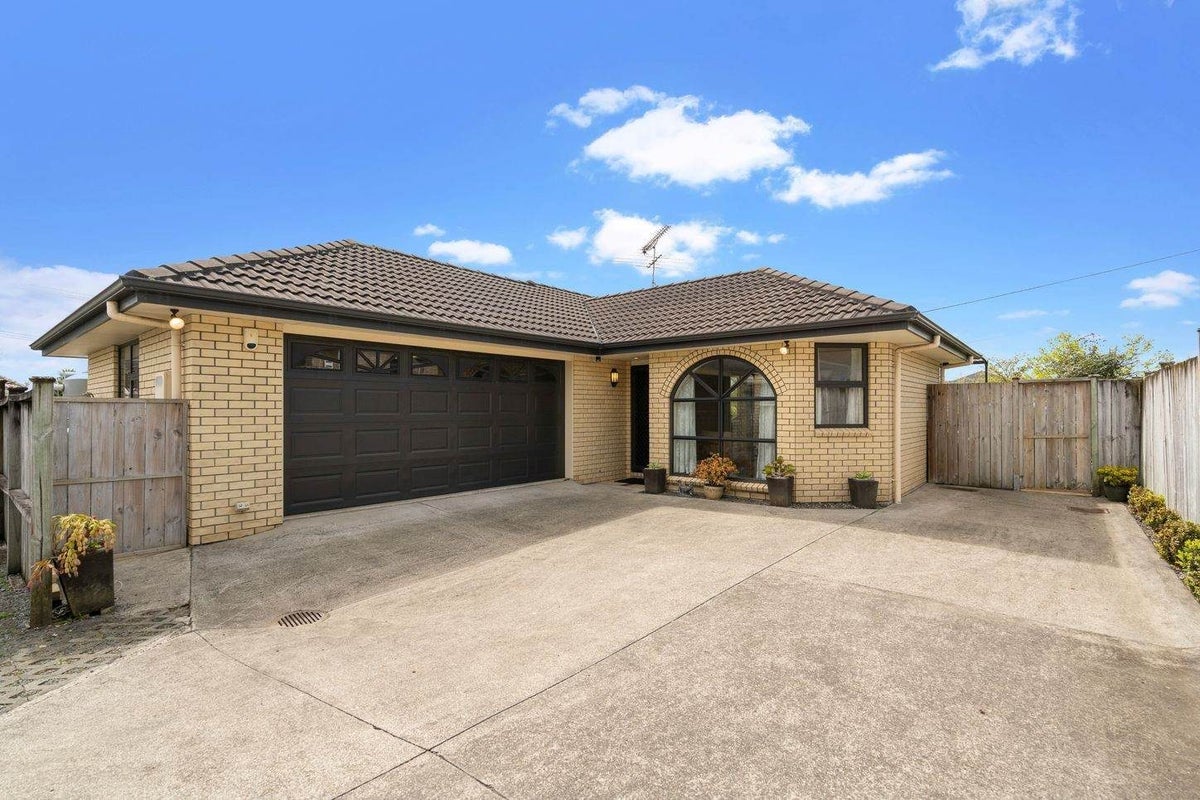 31A Archibald Road, Kelston, Auckland - Carousel 1