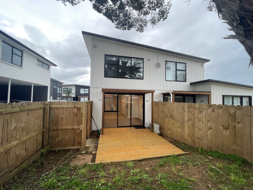 9/48 Wallace Road, Papatoetoe, Auckland - Carousel 1
