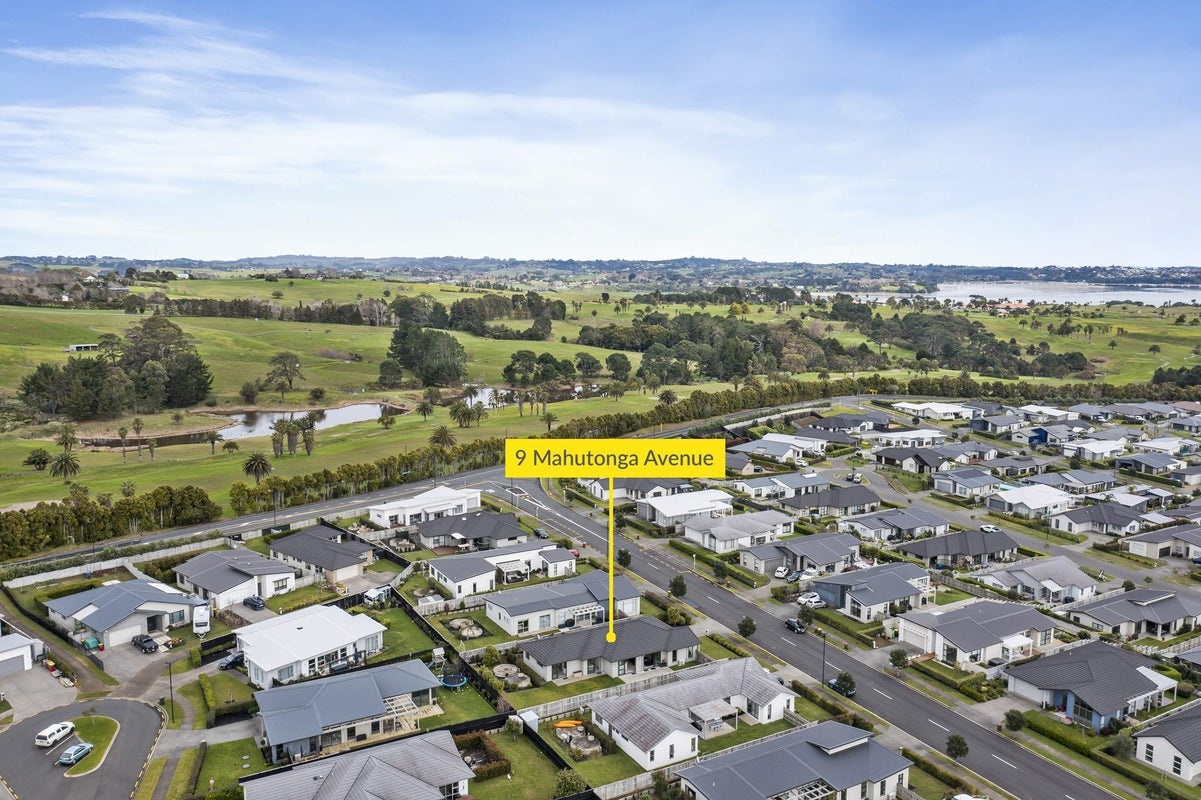 9 Mahutonga Avenue, Beachlands, Auckland - Carousel 1