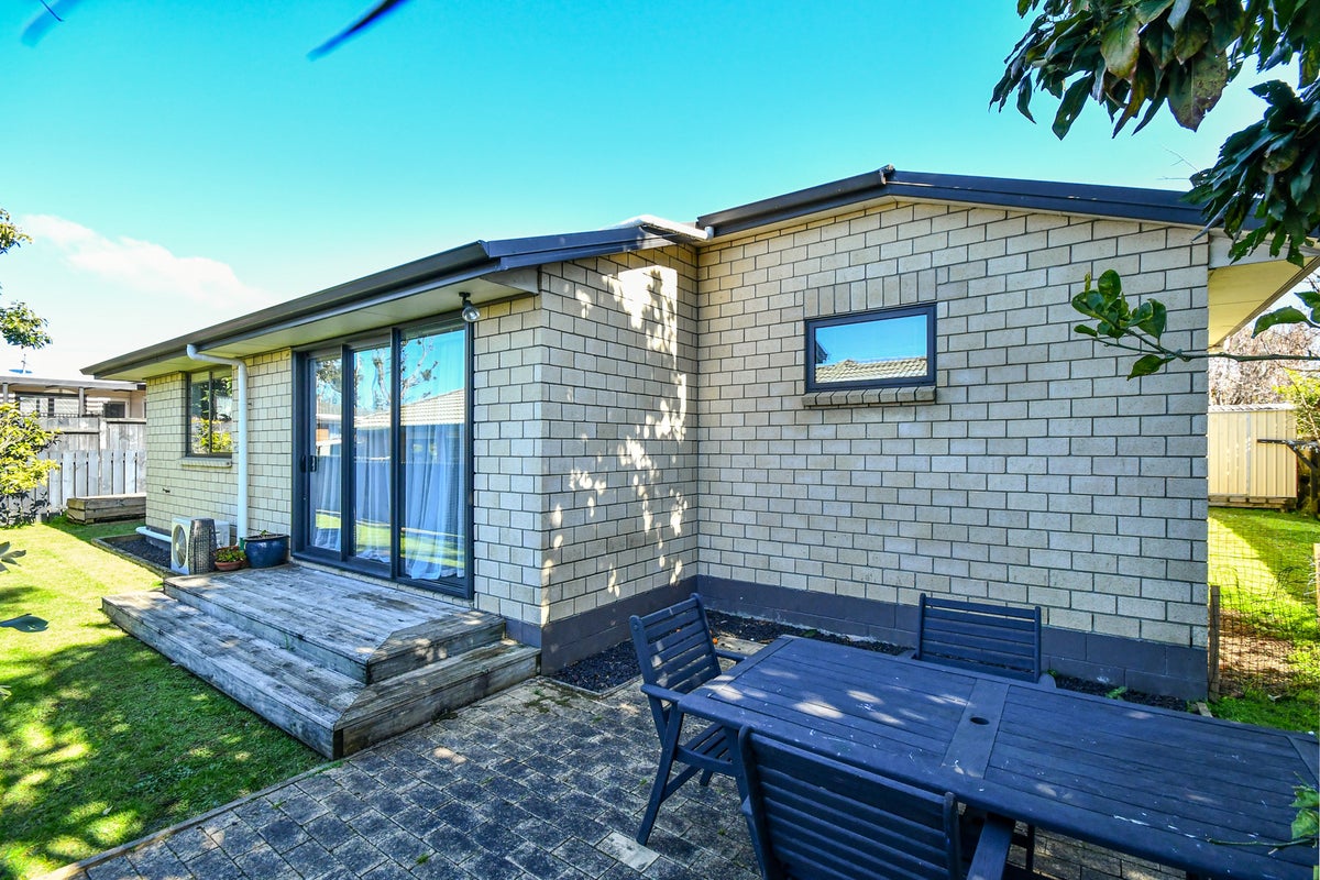 16B Alexander Street, Cockle Bay, Auckland - Carousel 1