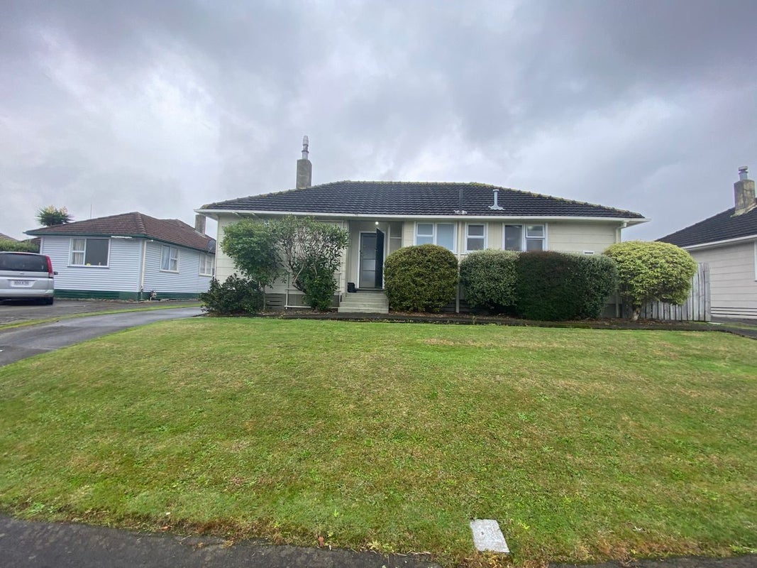 11 Clyde Crescent, Roslyn, Palmerston North - Carousel 1
