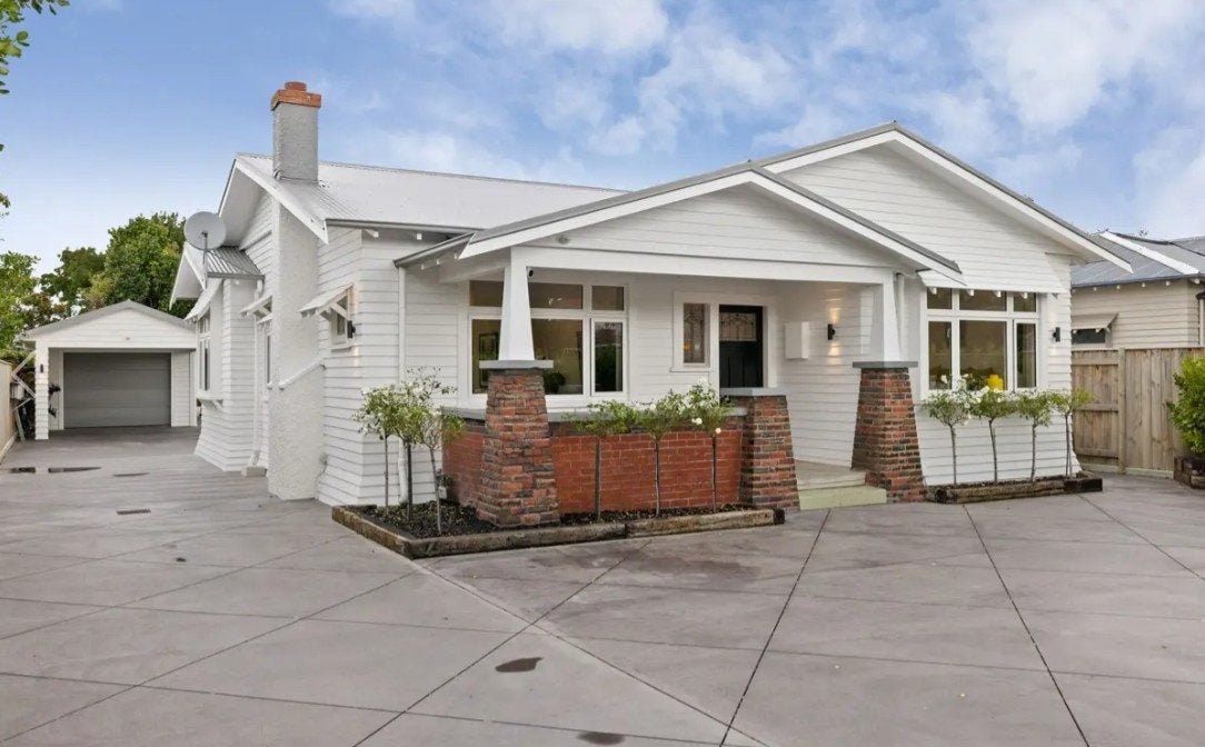 11 Miro Street, Takaro, Palmerston North - Carousel 1