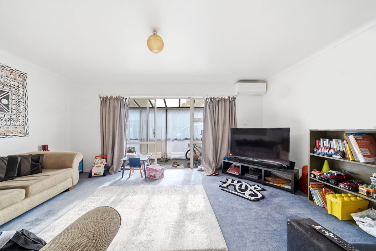 1/45 Wallace Road, Papatoetoe, Auckland - Carousel 2