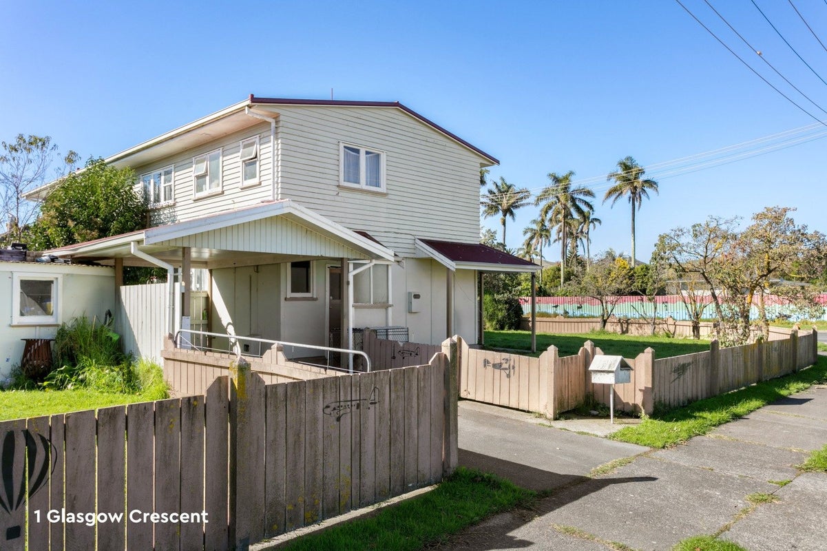 1 Glasgow Crescent, Kaiti, Gisborne - Carousel 2