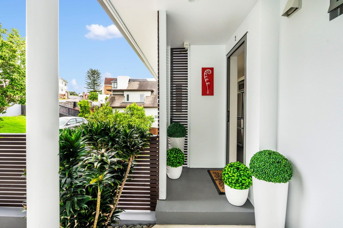 2/23 Holgate Road, Kohimarama, Auckland - Carousel 1