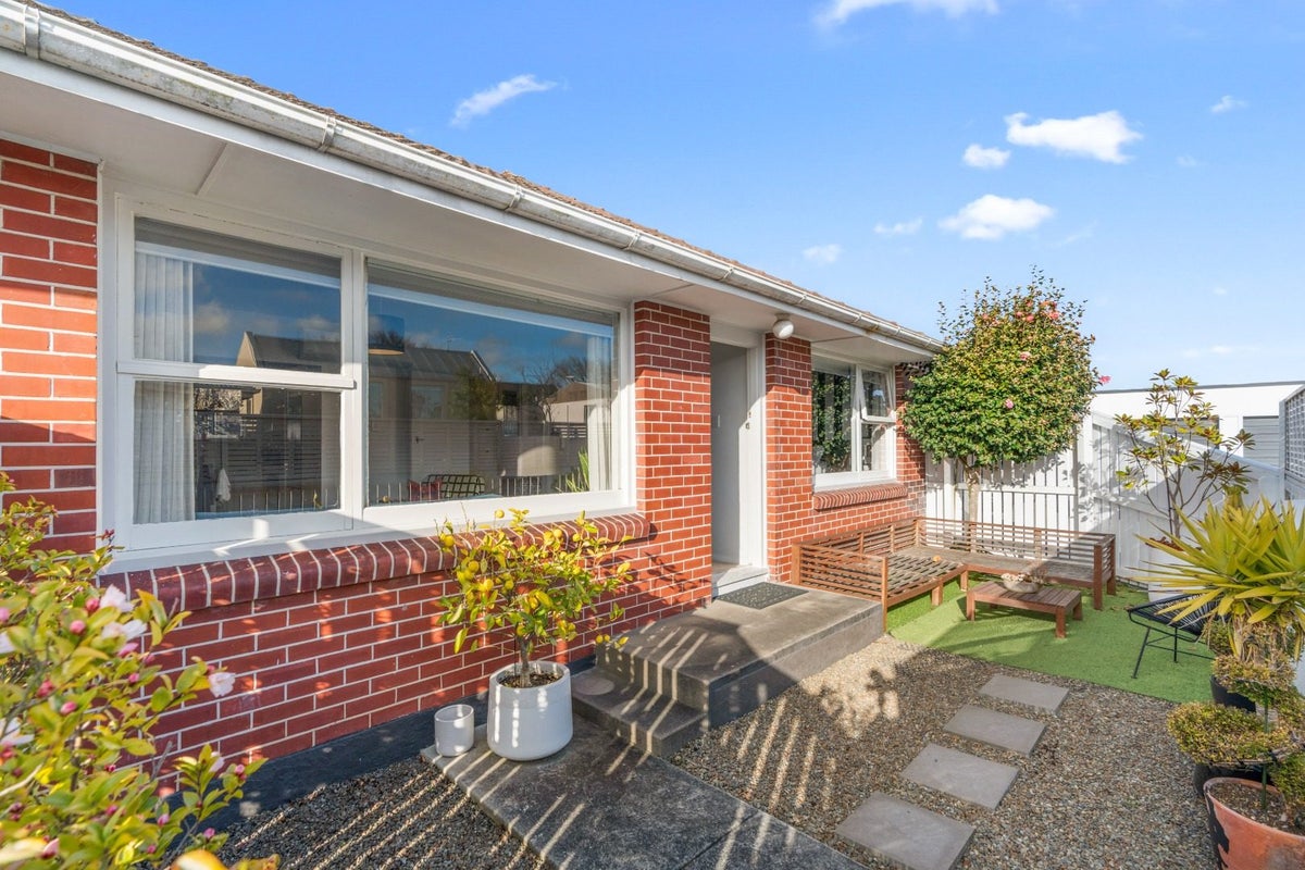 5/28 Aikmans Road, Merivale, Christchurch - Carousel 1