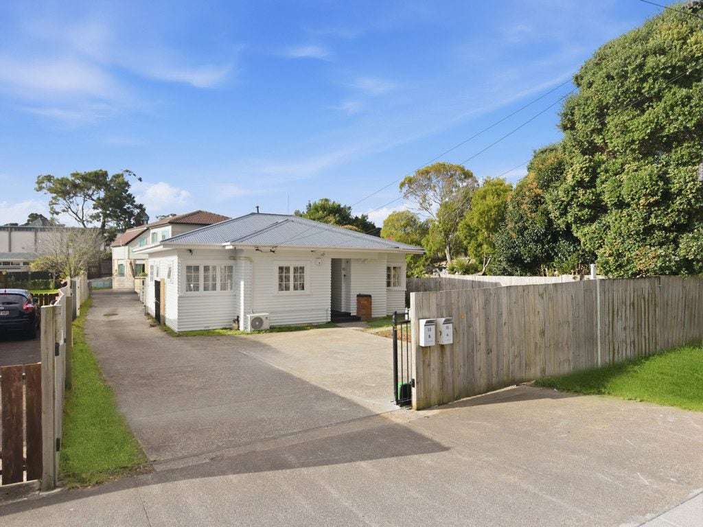 13 Memorial Avenue, Mount Roskill, Auckland - Carousel 1
