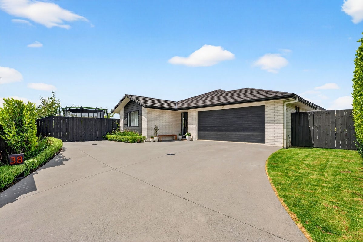 38 Kerr Crescent, Patumahoe, Pukekohe - Carousel 1