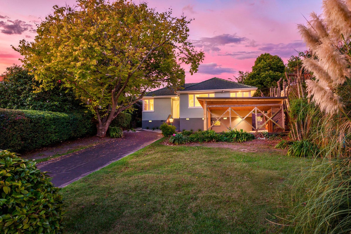 1/10 Aorangi Place, Birkenhead, Auckland - Carousel 1