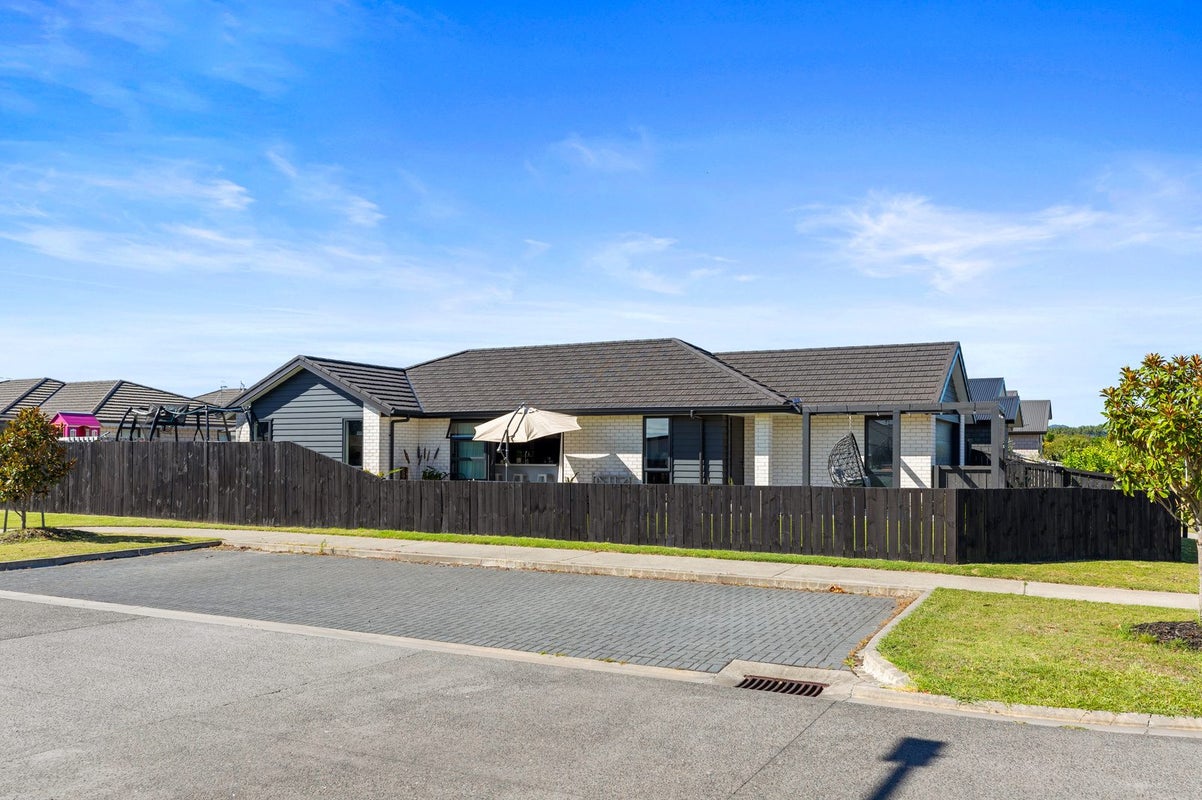 6 Coolgardie Close, Papamoa - Carousel 22