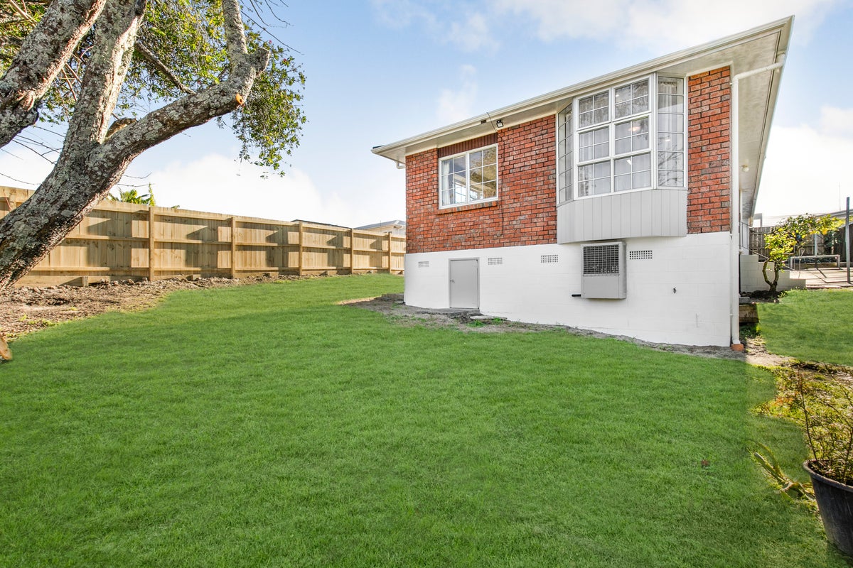 2/51 Royal View Road, Te Atatū South, Auckland - Carousel 11