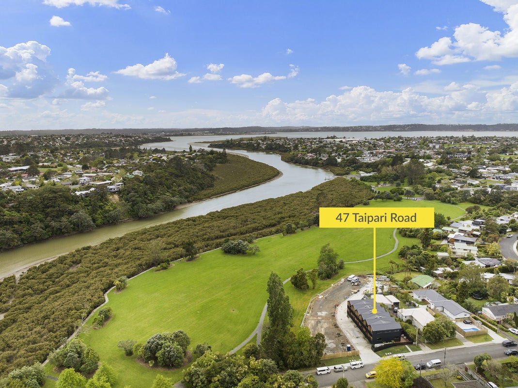 2/47 Taipari Road, Te Atatu Peninsula, Auckland - Carousel 1