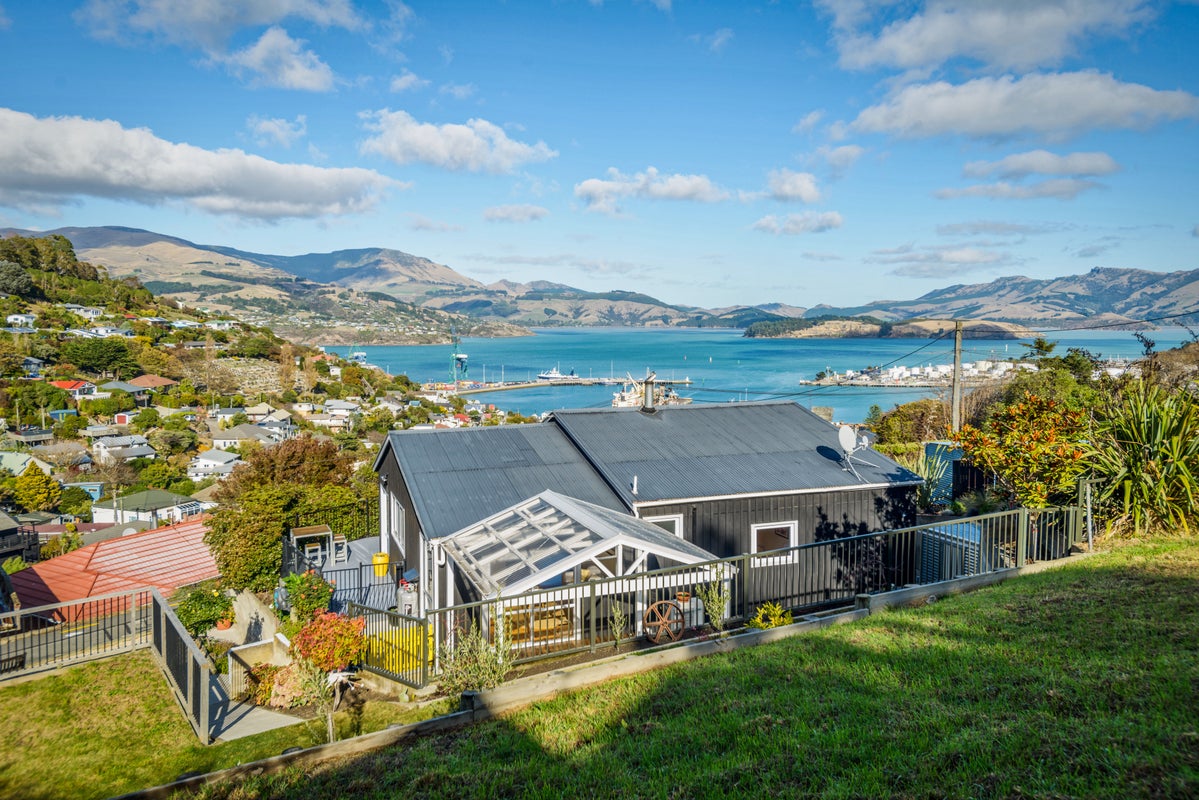 8 DAYS ROAD, Lyttelton, Christchurch - Carousel 1