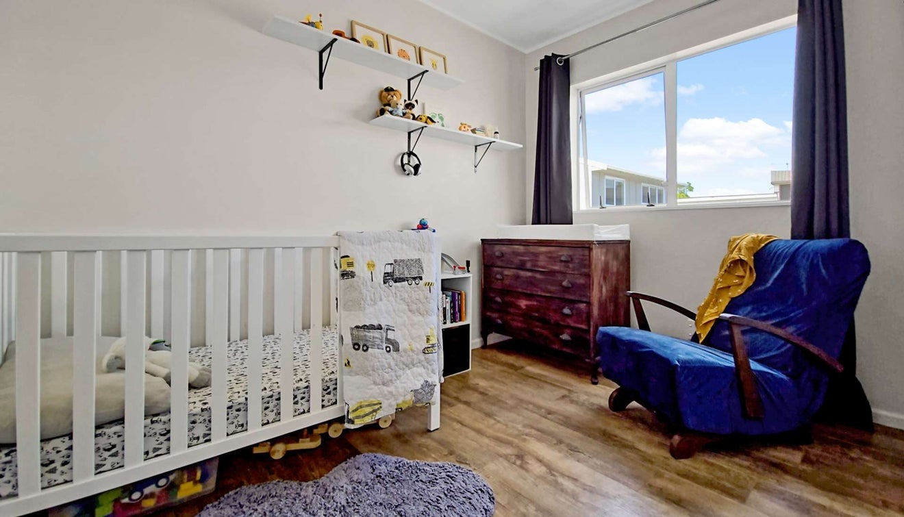 2/137 Awaroa Road, Helensville, Auckland - Carousel 1