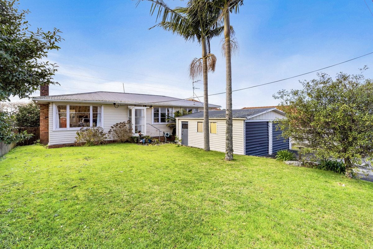 8 Poto Street, Te Atatu South, Auckland - Carousel 2