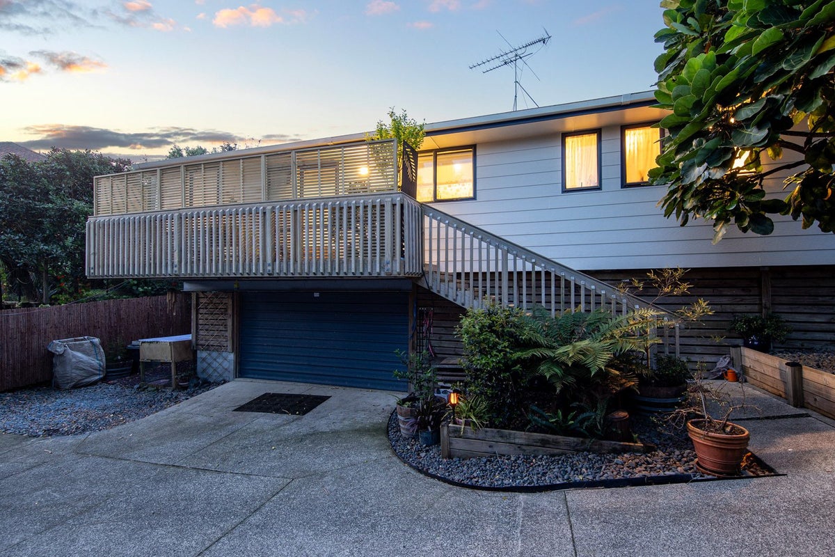 25A Clairville Crescent, Wai o Taiki Bay, Auckland - Carousel 1