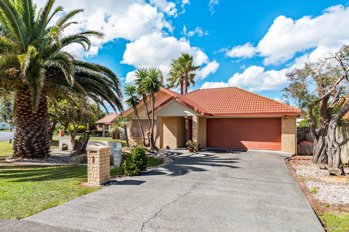 1 Corfield Way, Burswood, Auckland - Carousel 1