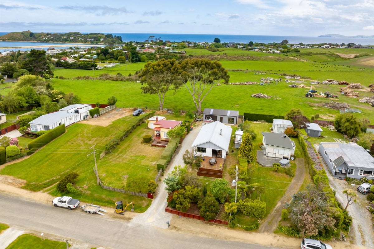 13 Kerr Street, Karitane, Waikouaiti - Carousel 23