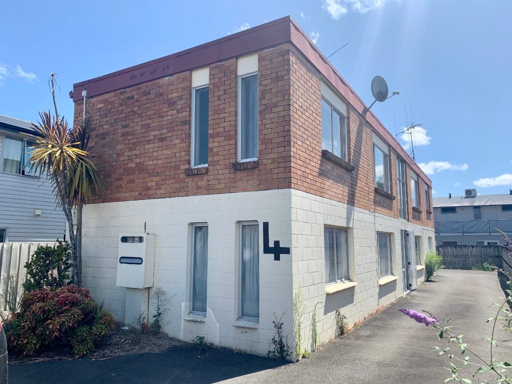 4/4 Richmond Street, Whitiora, Hamilton - Carousel 1