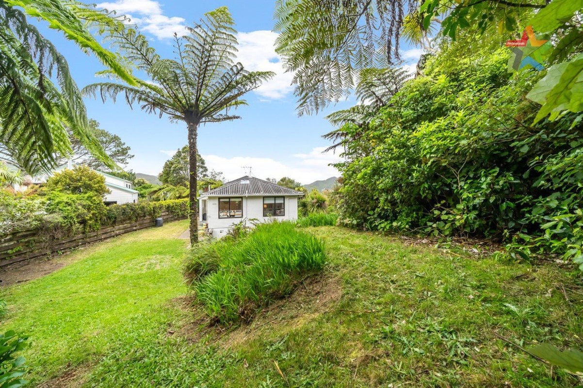 12 Montgomery Avenue, Karori, Wellington - Carousel 2